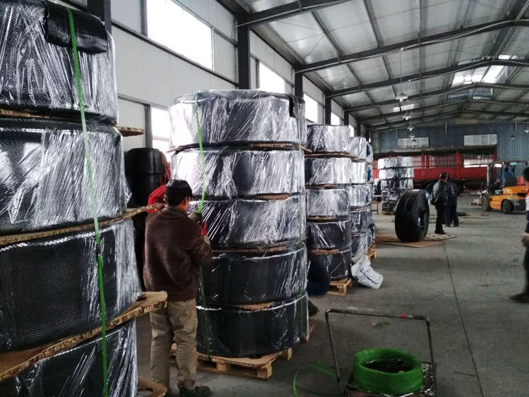 四川客户采购的2400米10寸16型聚氨酯软管于本周四专车出货
